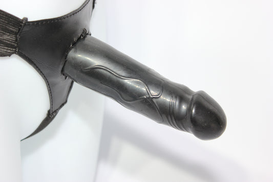 Small 5.5' Dildo Strap On l Basic Design l Removable Insert