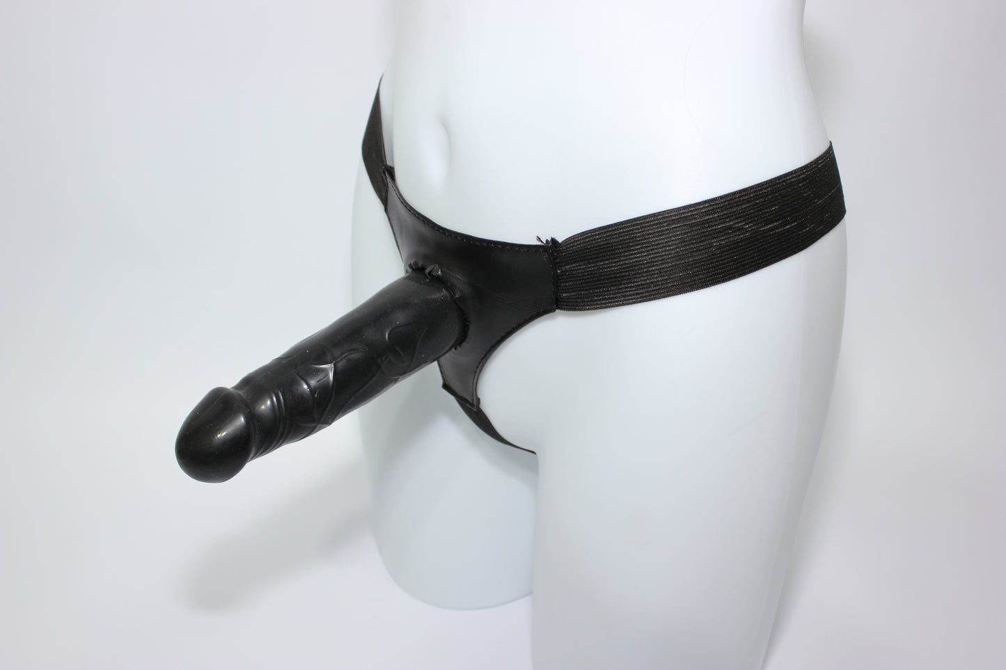 Small 5.5' Dildo Strap On l Basic Design l Removable Insert