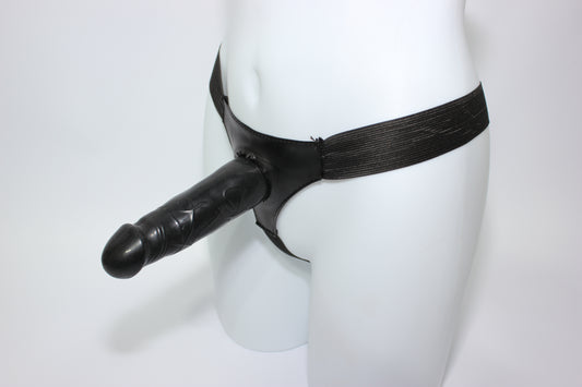 Small 5.5' Dildo Strap On l Basic Design l Removable Insert