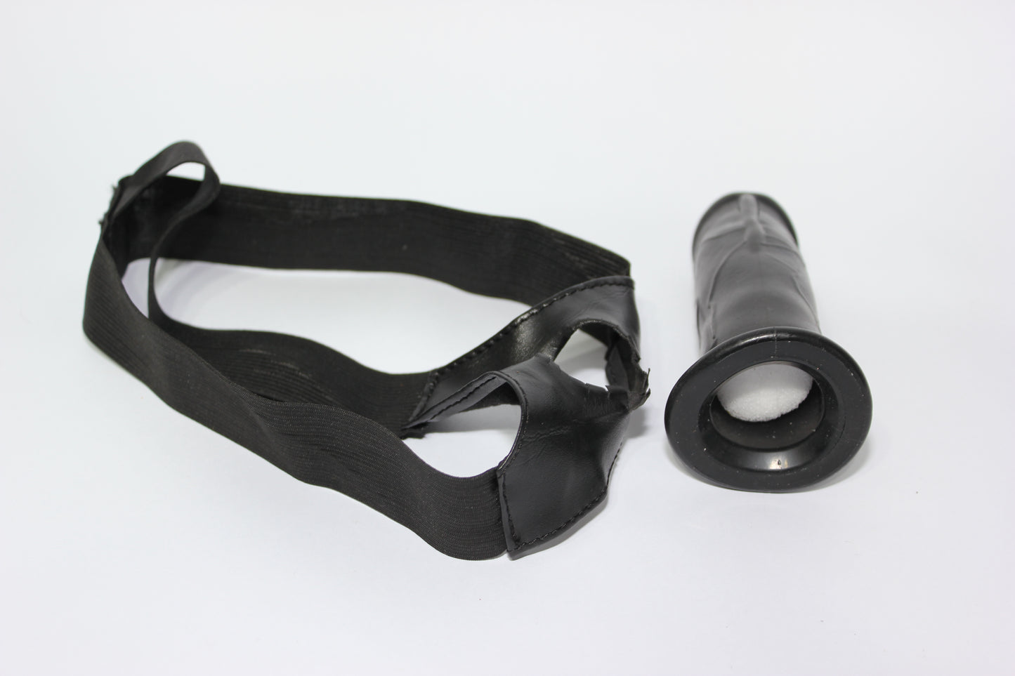 Small 5.5' Dildo Strap On l Basic Design l Removable Insert