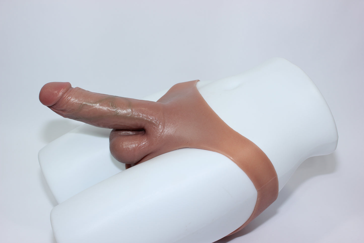 Realistic 7" Dildo for Men & Women l Lifelike Strap-on Silicone Wearable